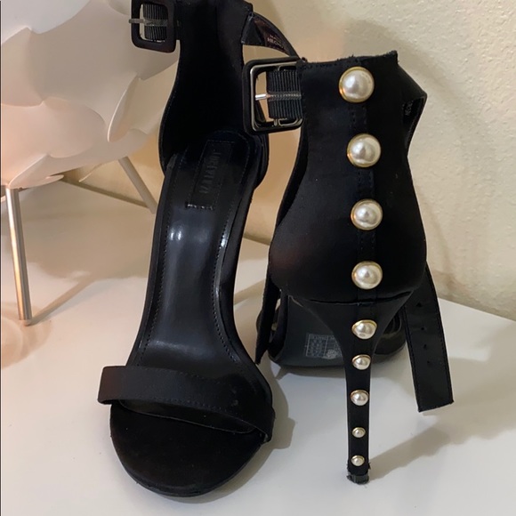 Heels - Picture 1 of 3